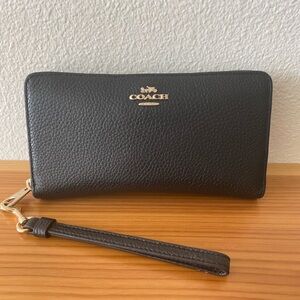 Coach black accordion women’s wallet